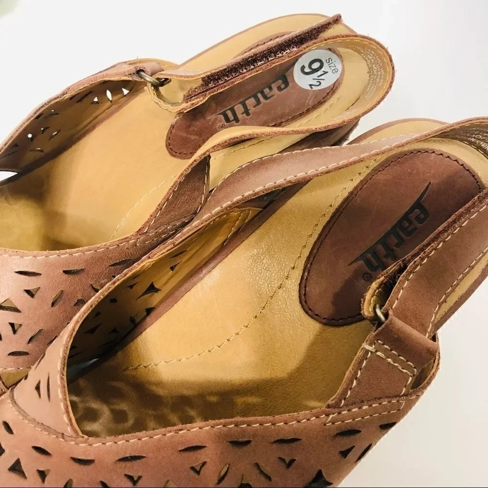 Earth Aries Brown Leather Wedge Comfort Sandals Lasercut 9.5 B
